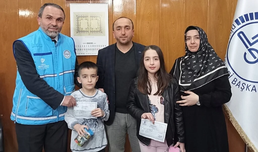 Kendileri Küçük Yürekleri Kocaman