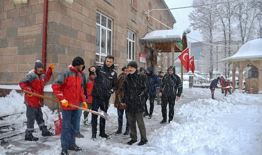 Ladik ve Salıpazarı'nda Kar Yağışı Etkili Oldu