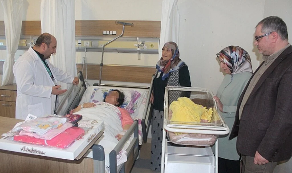 Malatya'da Enkaz Altından Kurtarıldıktan Sonra Samsun'a Gelen Kadın Bebeğini Dünyaya Getirdi
