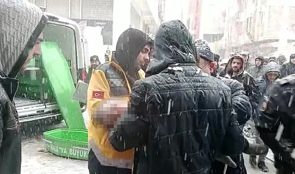Malatya’dan Kahreden Haber: Enkaz Altında Kalan 3 Yaşındaki Çocuk Hayatını Kaybetti