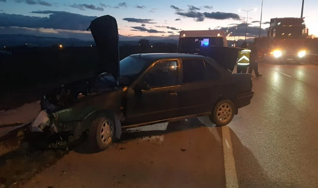 Merzifon'da Bariyere Çarpan Otomobilin Sürücüsü Yaralandı