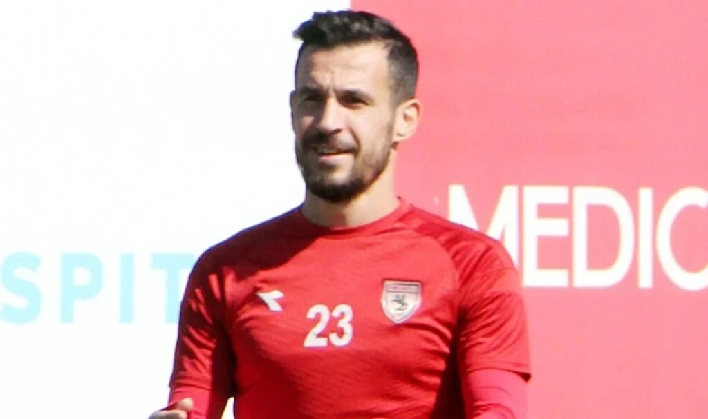 MÜCAHİT DÖNÜYOR