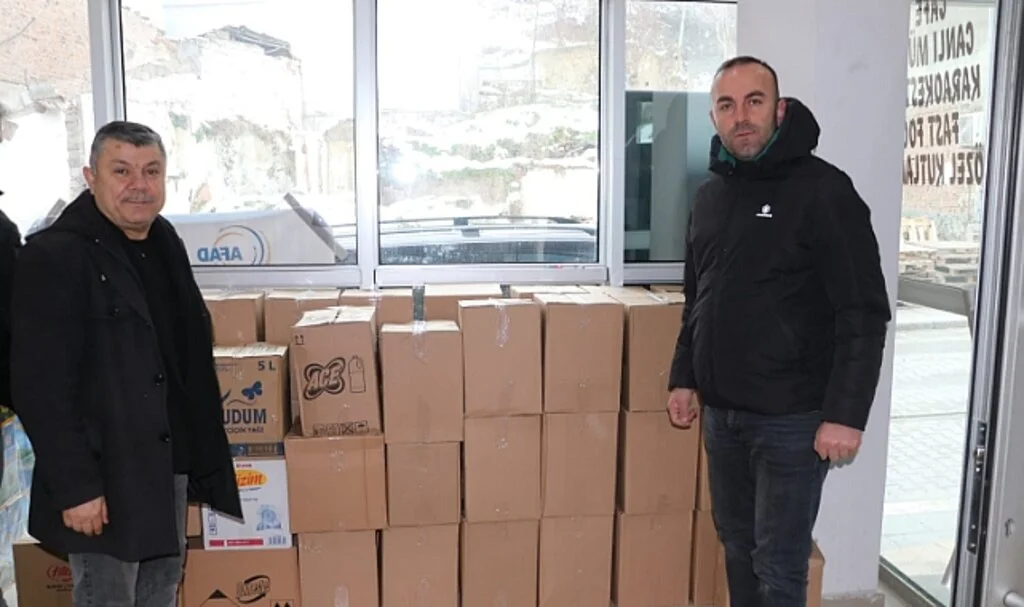 Muhtarlardan Deprem  Bölgesine Yardım 