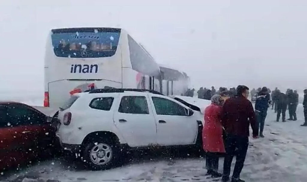 Niğde Otoyolu'nda Zincirleme Trafik Kazası