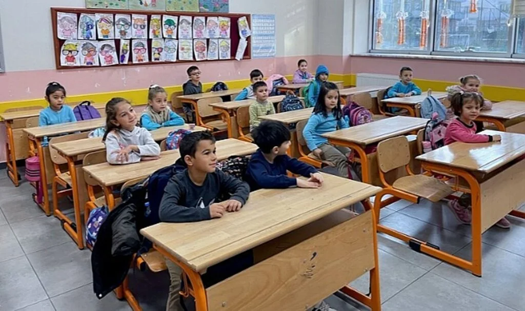 Öğretmenler Okulun İlk Günlerinde Öğrencilere Nasıl Davranmalı?