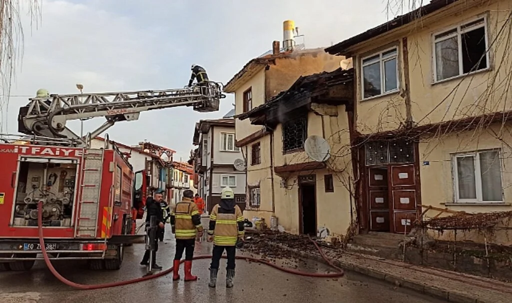 Ölüm Onları Uykuda Yakaladı 