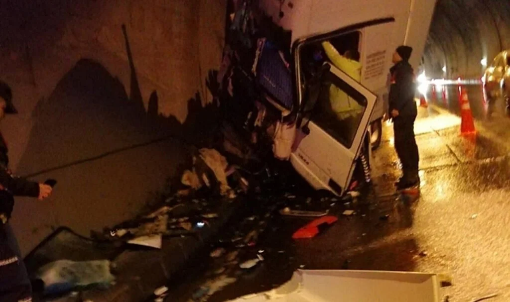 Ordu’da Tünel İçerisinde Tır Kazası: 1 Yaralı