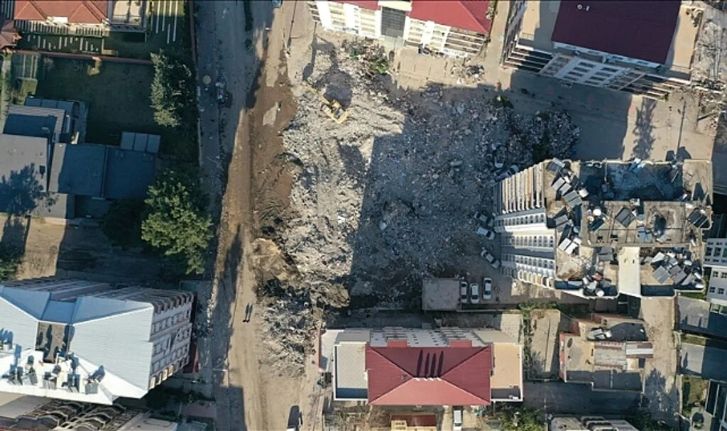 Osmaniye'de Yıkılan Binalarda Tespit Edilen Kusurlara İlişkin 4 Şüpheli Tutuklandı