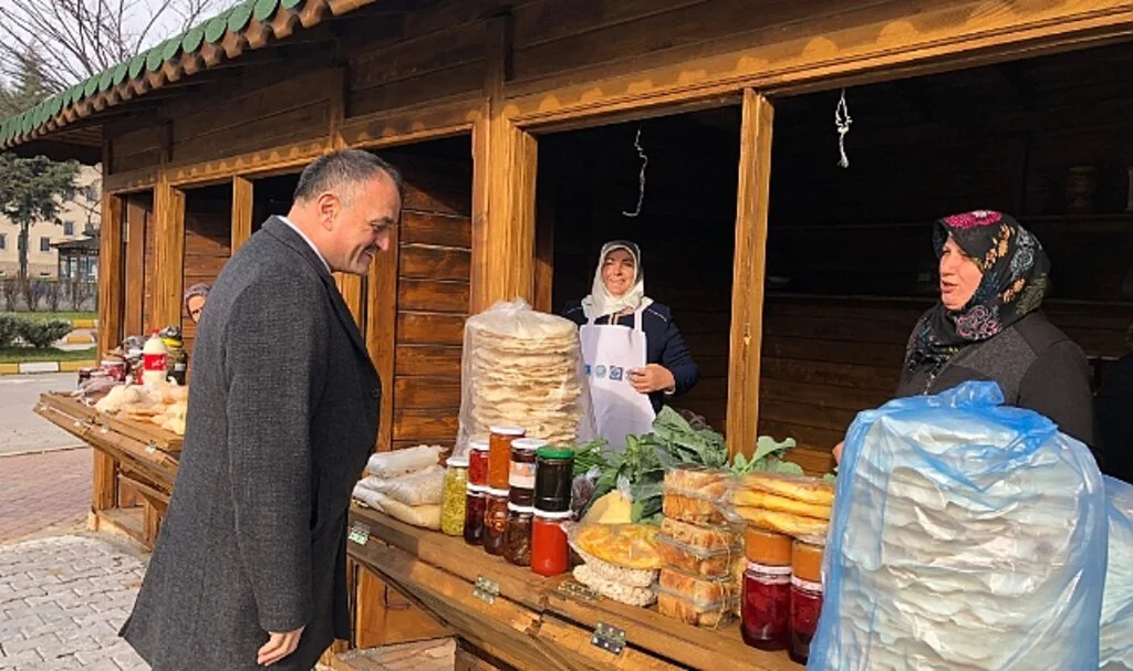 Salıpazarı Belediye Başkanı Akgül, Organik ve Doğal Ürünler Pazarı'nı Gezdi