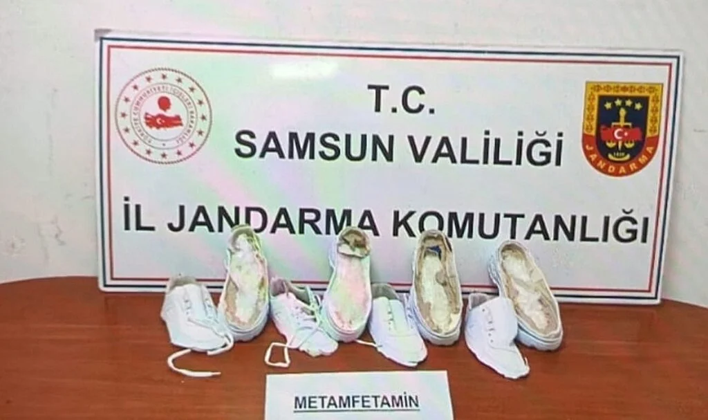 Samsun'da Ayakkabıların Tabanına Gizlenmiş 1 Kilo 450 Gram Uyuşturucu Ele Geçirildi