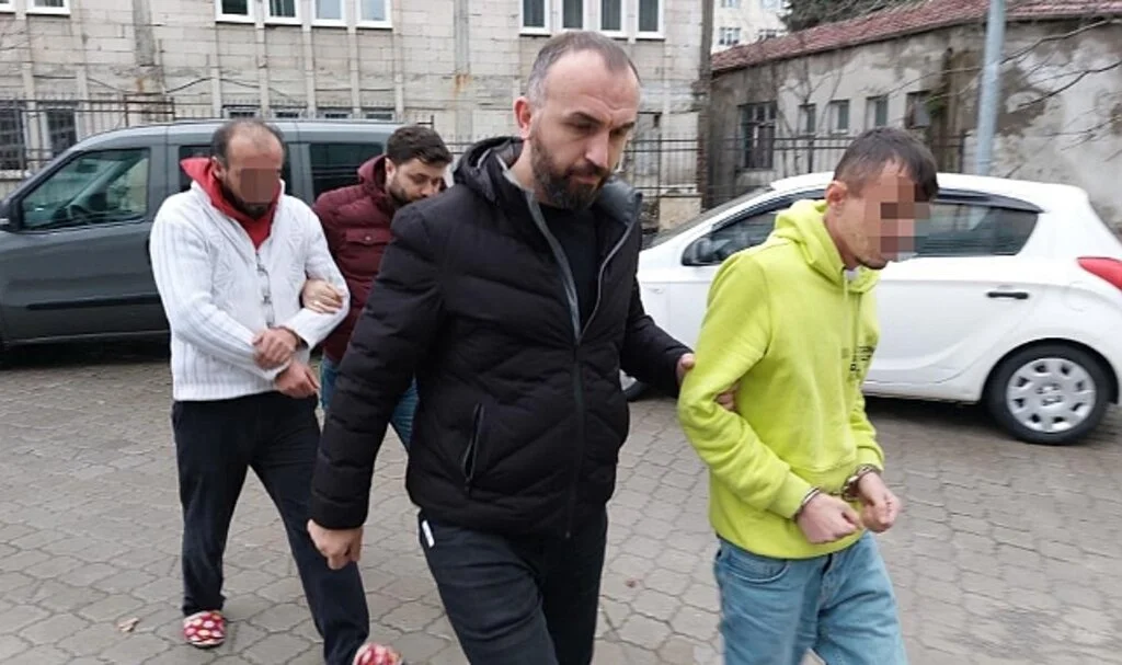 Samsun'da Bıçakla Yaralamaya 2 Gözaltı