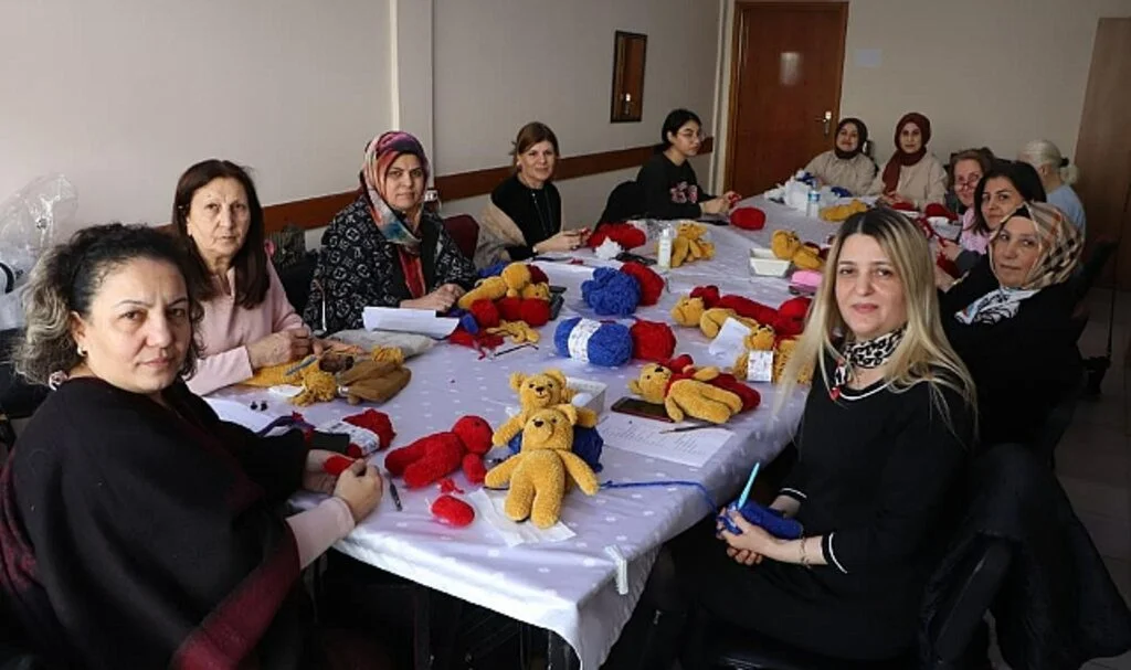 Samsun'da Depremzede Çocuklar İçin Örgü Oyuncak Yapıyorlar