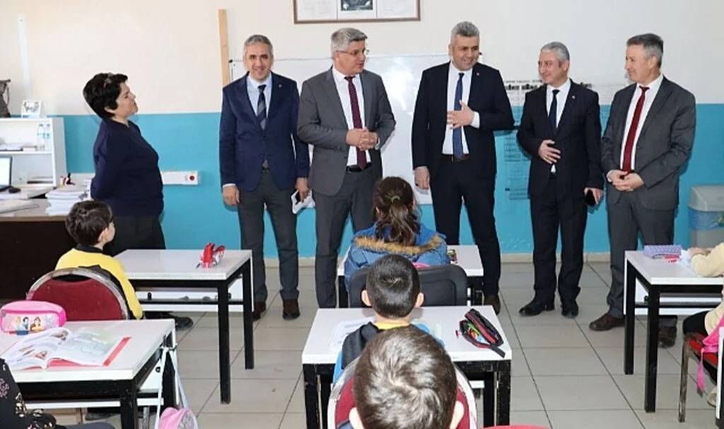 Samsun'da Dersbaşı Yapan Depremzede Öğrencilere Moral Ziyareti