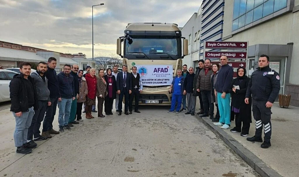 Samsun'da Hastaneden Depremzedelere Tıbbı Malzeme ve Gıda Desteği