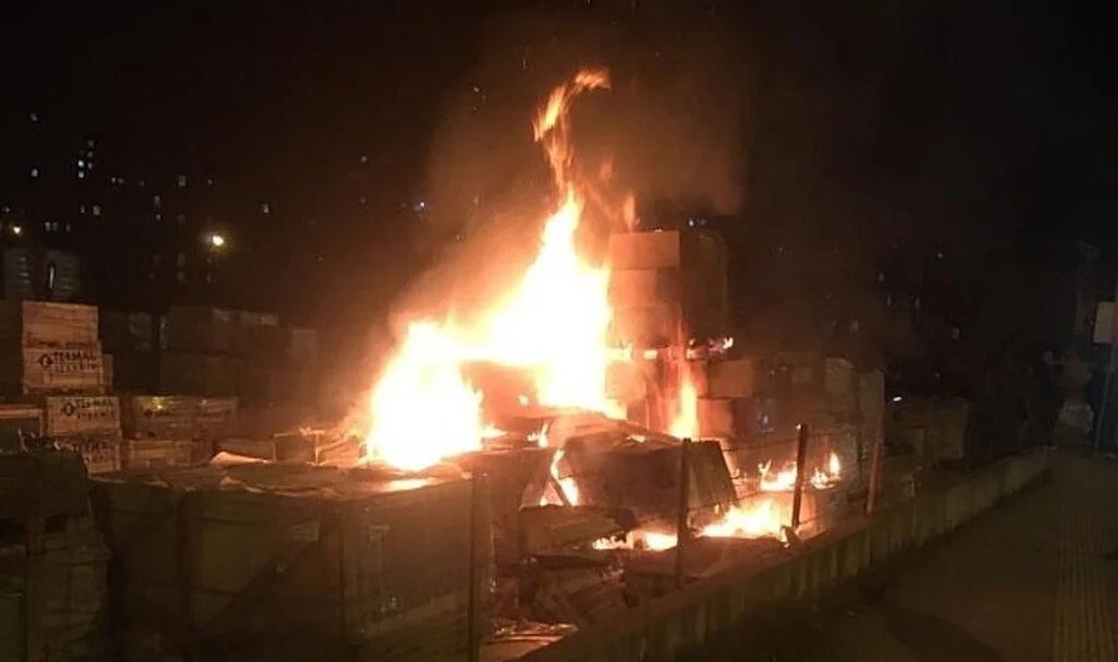 Samsun'da İnşaat Malzemesi Satan İşyerinde Yangın Çıktı