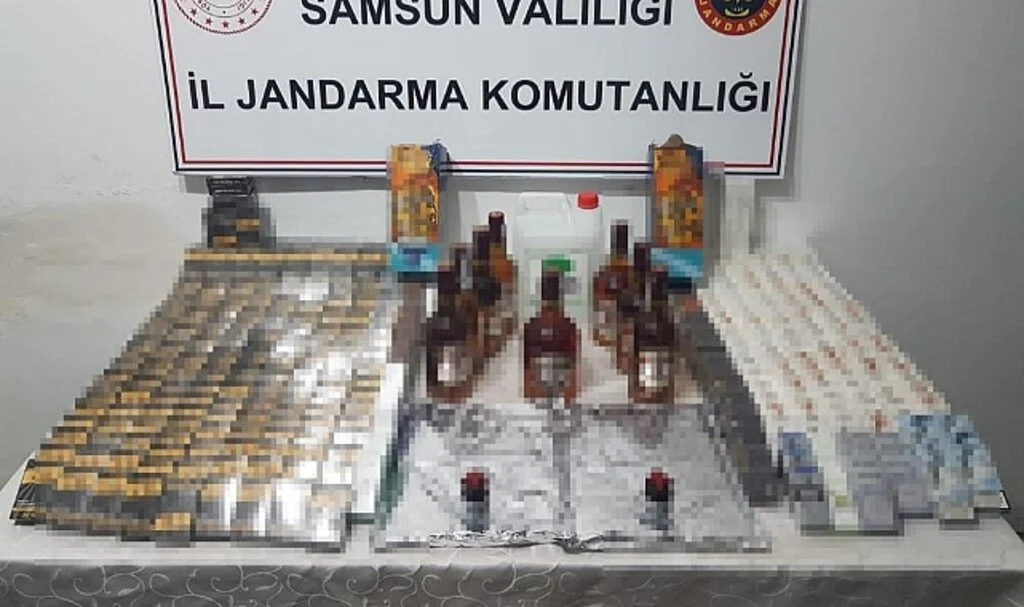 Samsun'da Jandarma Kaçak Tütün Mamülleri ve İçki Ele Geçirdi