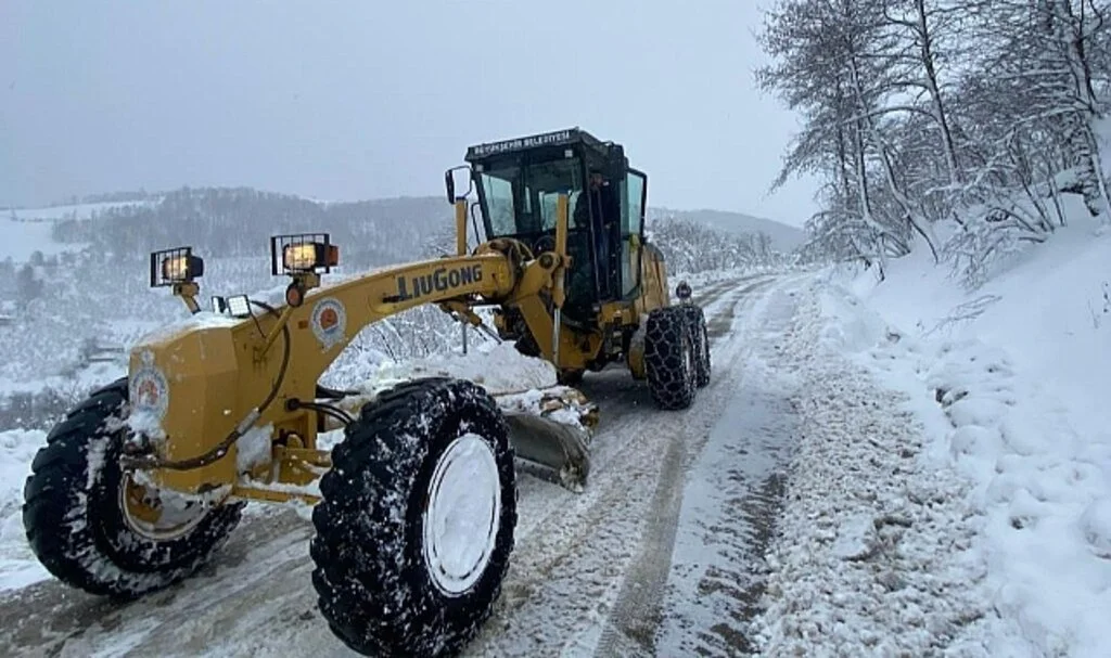 Samsun'da Kardan Kapanan Yollar Açıldı