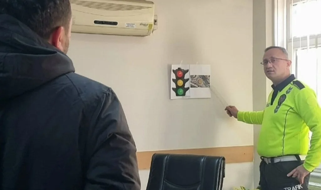 Samsun'da Kırmızı Işık İhlali Yapan Sürücüye Para Cezası Yerine "Eğitim" Verildi