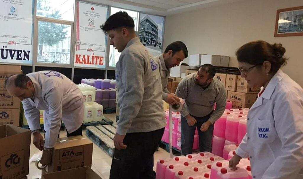 Samsun'da Liseden Depremzedelere 1 Ton Hijyenik Malzeme Desteği