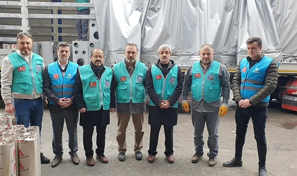 Samsun'da Milli görüşçüler Yardım Tırını Yola Çıkardı
