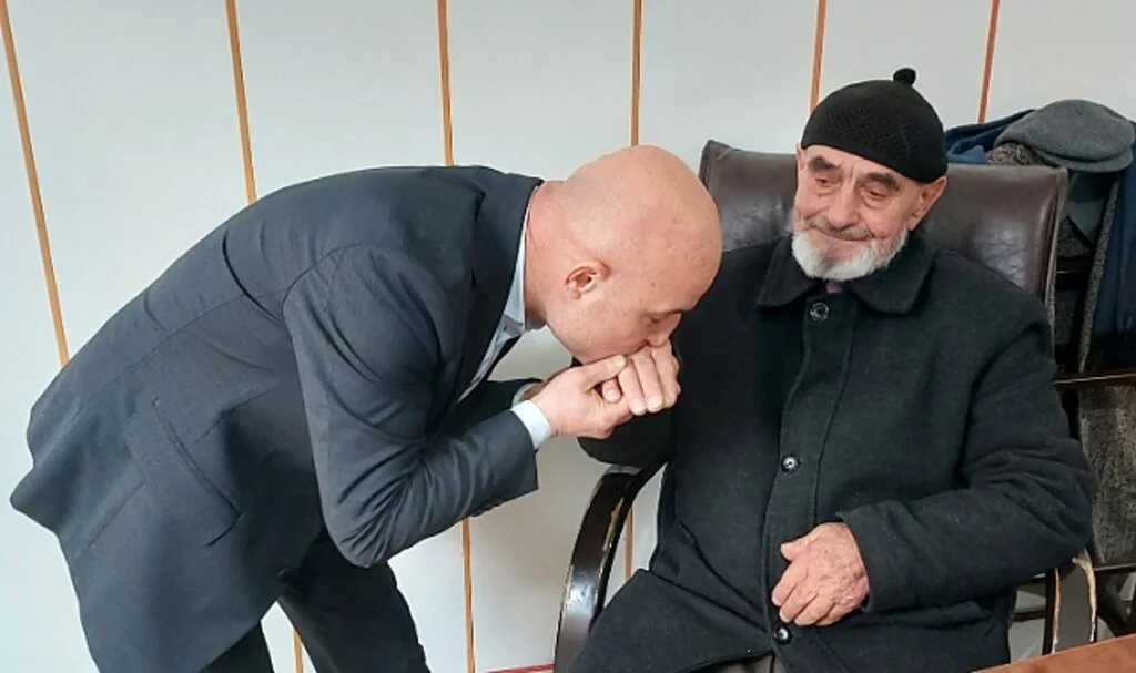 Samsun’da Remzi Dede Kefen Parasını Bağışladı