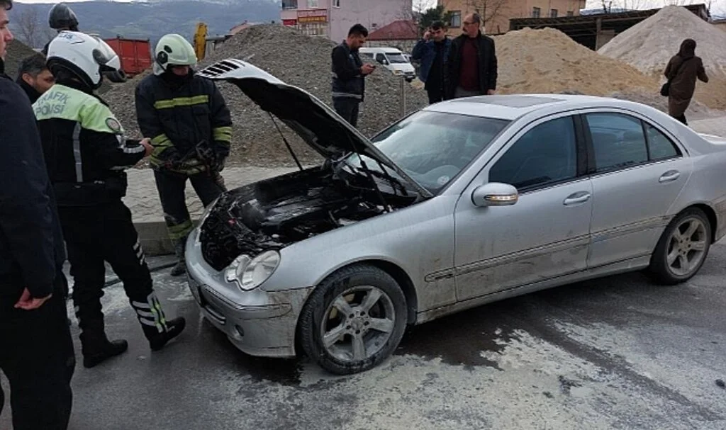 Samsun'da Seyir Halindeki Otomobilde Yangın Çıktı