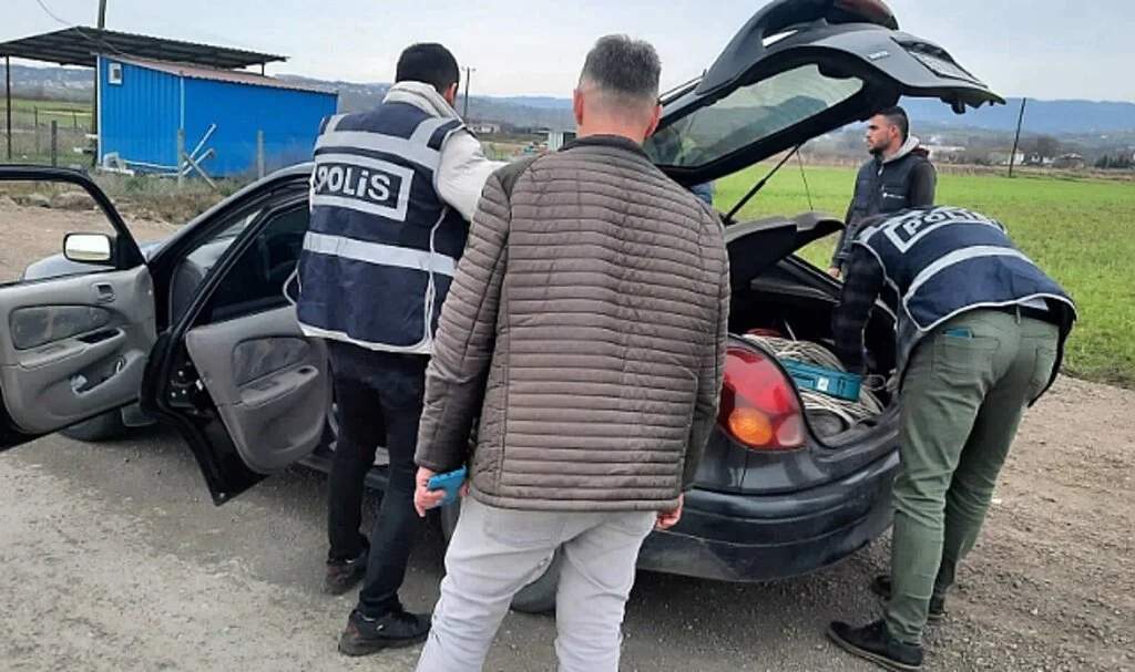 Samsun'da "Şok Uygulama"da Çeşitli Suçlardan Aranan 49 Kişi Yakalandı
