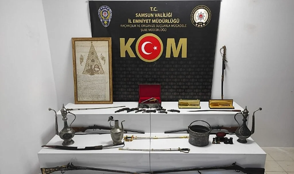 Samsun'da Tarihi Eser Niteliğinde 16 Kılıç Ele Geçirildi