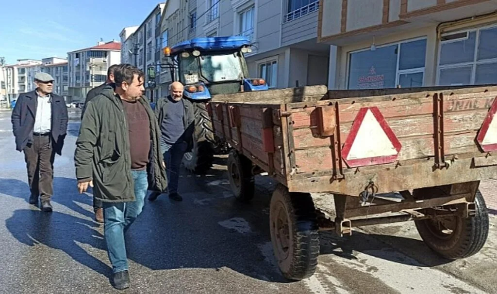 Samsun'da Yanlışlıkla Aldığı Traktör Römorkunu Geri Getirdi