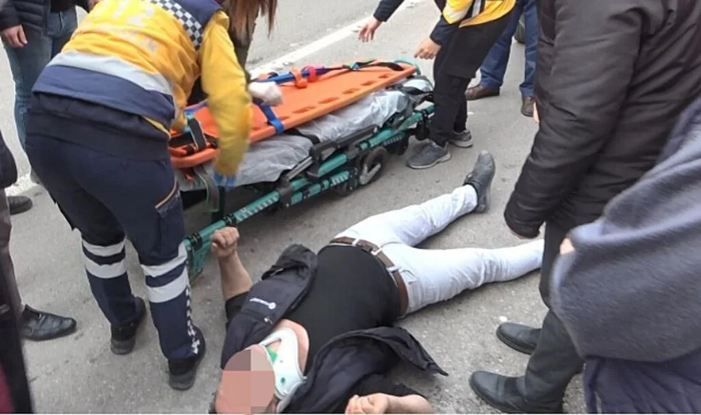 Samsun’da Yolun Karşısına Geçerken Araba Çarptı