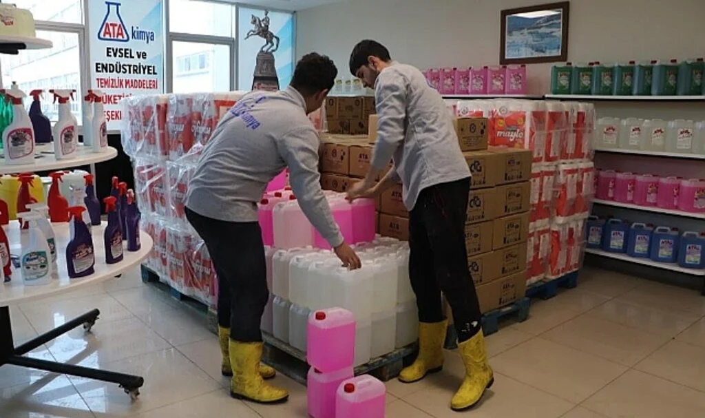 Samsun'daki Liseden Deprem Bölgesine 120 Ton Hijyen Malzemesi