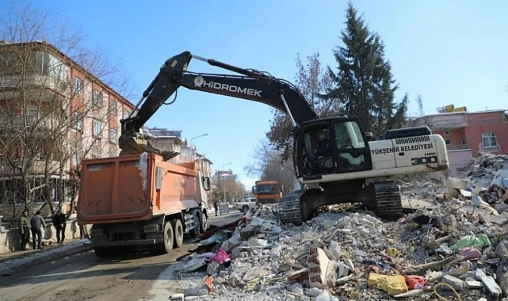 Samsun'dan Deprem Bölgesine Alt Yapı Desteği