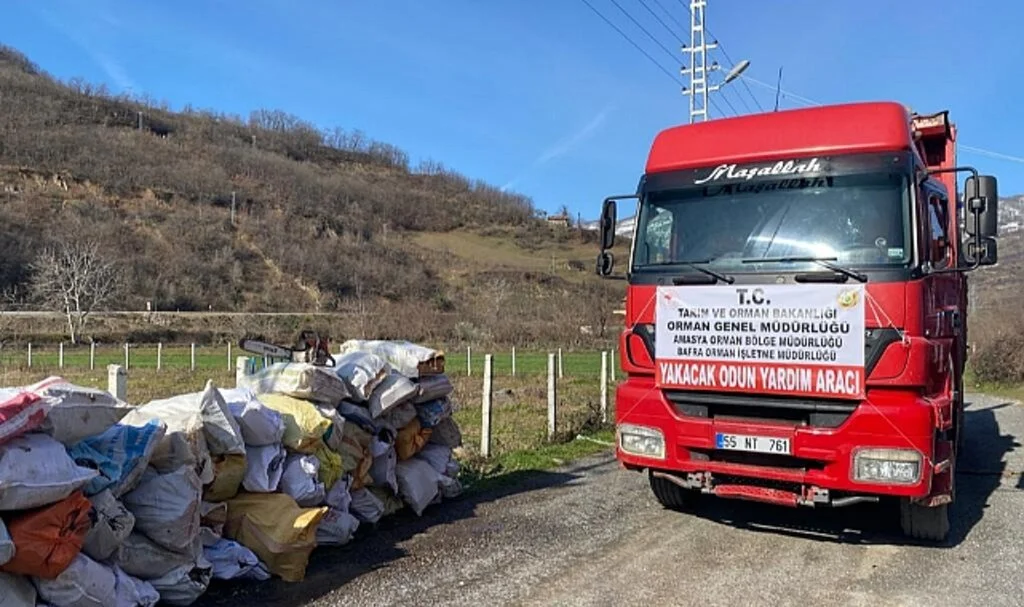 Samsun’dan Deprem Bölgesine Yakacak Odun Yardım Desteği