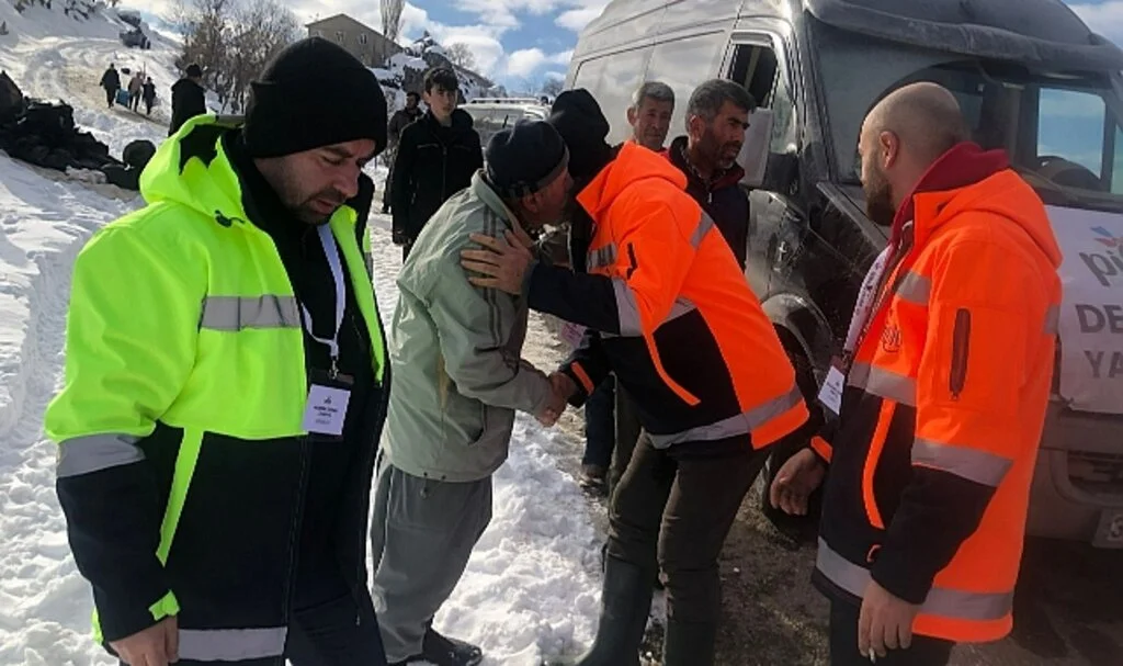 Samsun'dan Depremzedelere Yardım Seferberliği Sürüyor 
