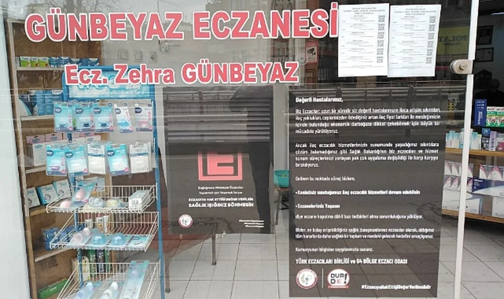 Samsun Eczanelerde 'Siyah Afişli' Eylem Var 