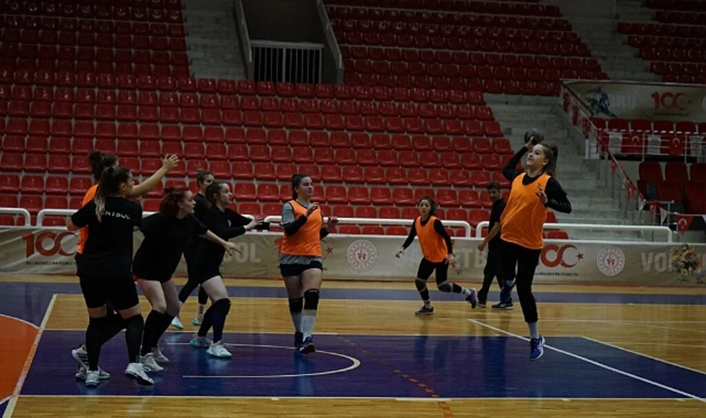 Samsun Hentbol Lidere Hazırlanıyor