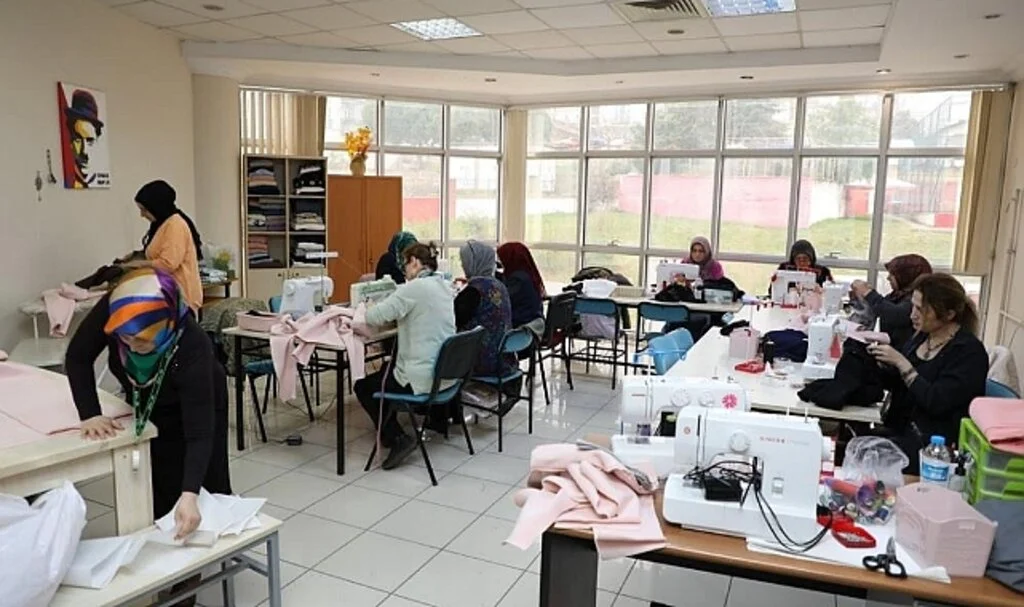 Samsun İlkadımlı Kursiyerler Depremzedeler İçin Diktiler