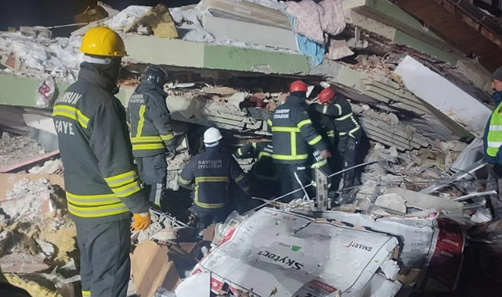 Samsun İtfaiyesi 19 Kişiyi Kurtardı