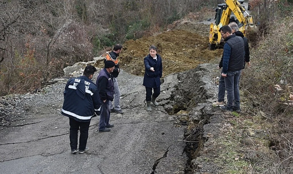 Samsun'un Yakakent İlçesinde Heyelan Etkili Oldu