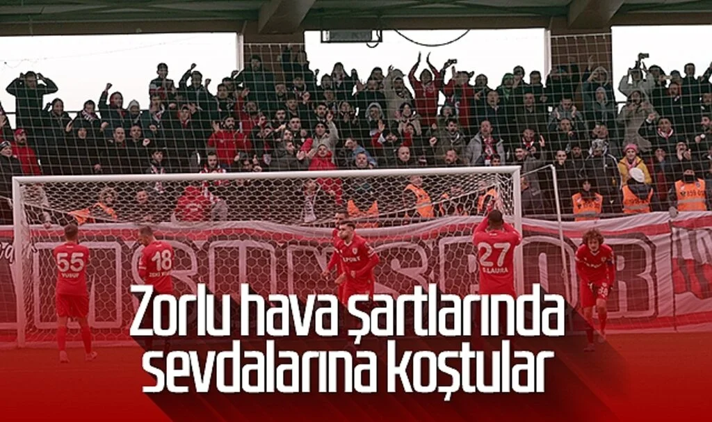Samsunspor taraftarı zorlu hava şartlarında sevdasına koştu