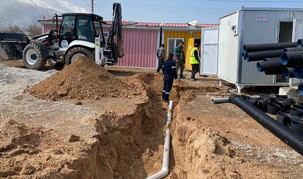 SASKİ Ekipleri Elbistan'da Banyo ve Tuvalet Sorununun Çözümü İçin Çalışma Yaptı