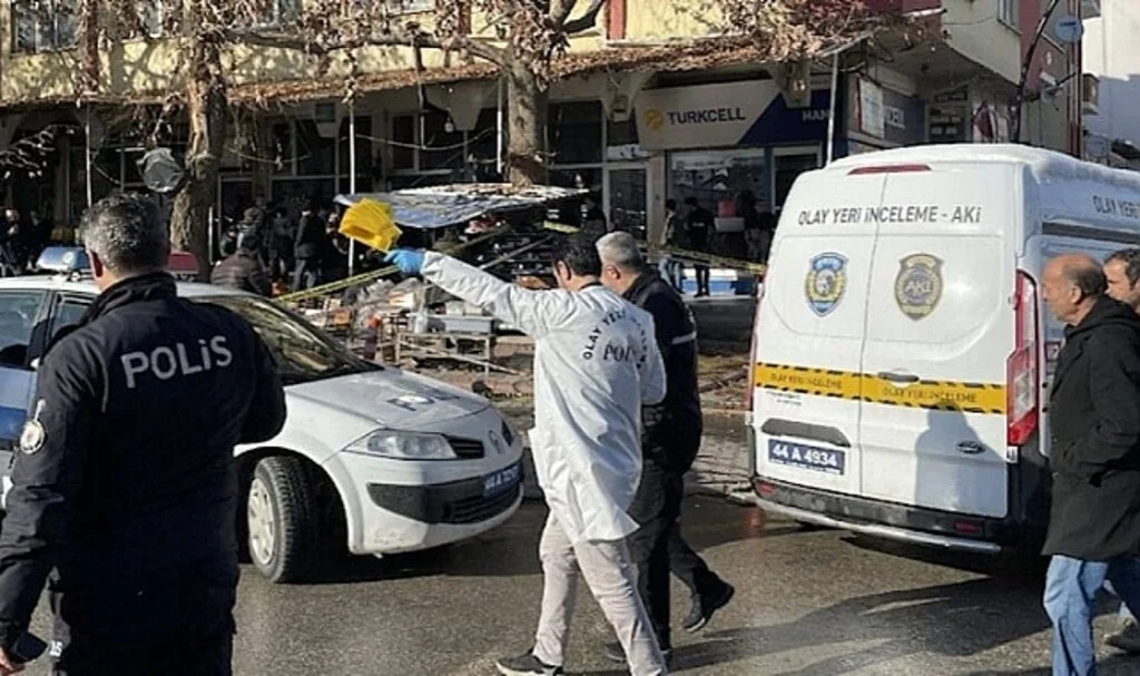Seyyar Satıcı, Tartıştığı 5’i Zabıta 6 Kişi Vurdu