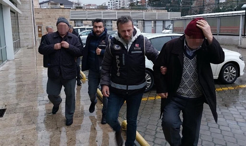 Silah Operasyonunda 2 Kişiye Elektronik Kelepçeli Ev Hapsi