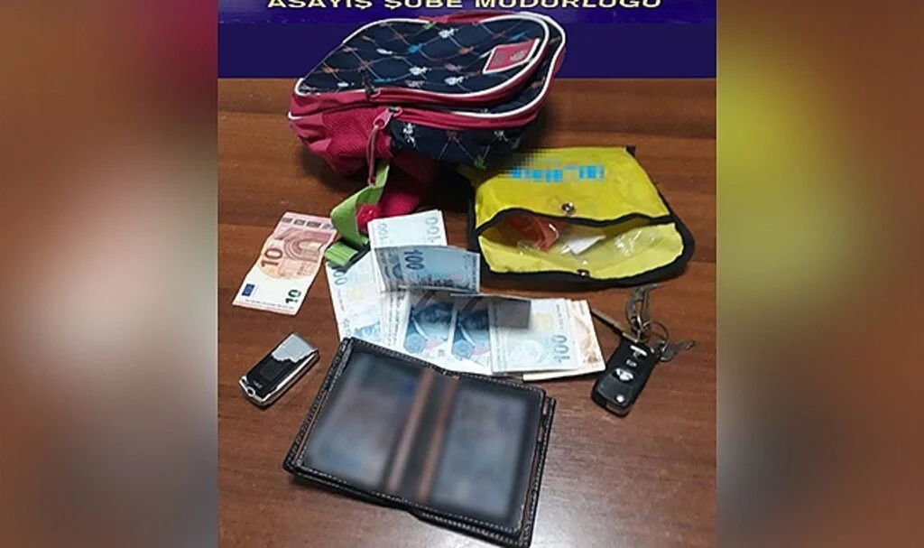 Sinop’ta Denize Giren Vatandaşın Çantasını Çalan 2 Şahıs Yakalandı