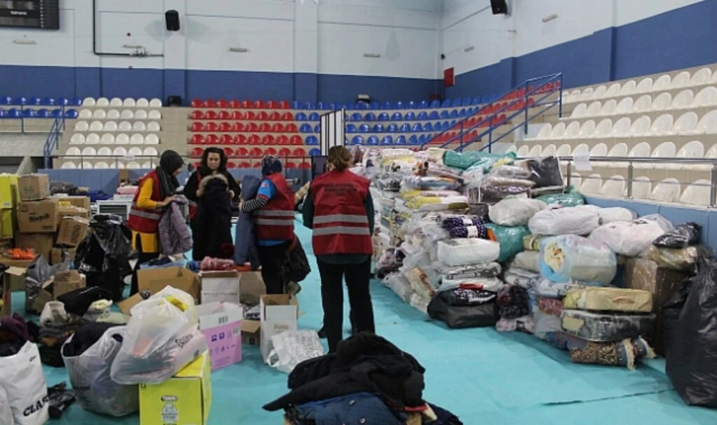Sinop Valisi Erol Karaömeroğlu; Depremzedeler İçin Yardım Çağrısı 