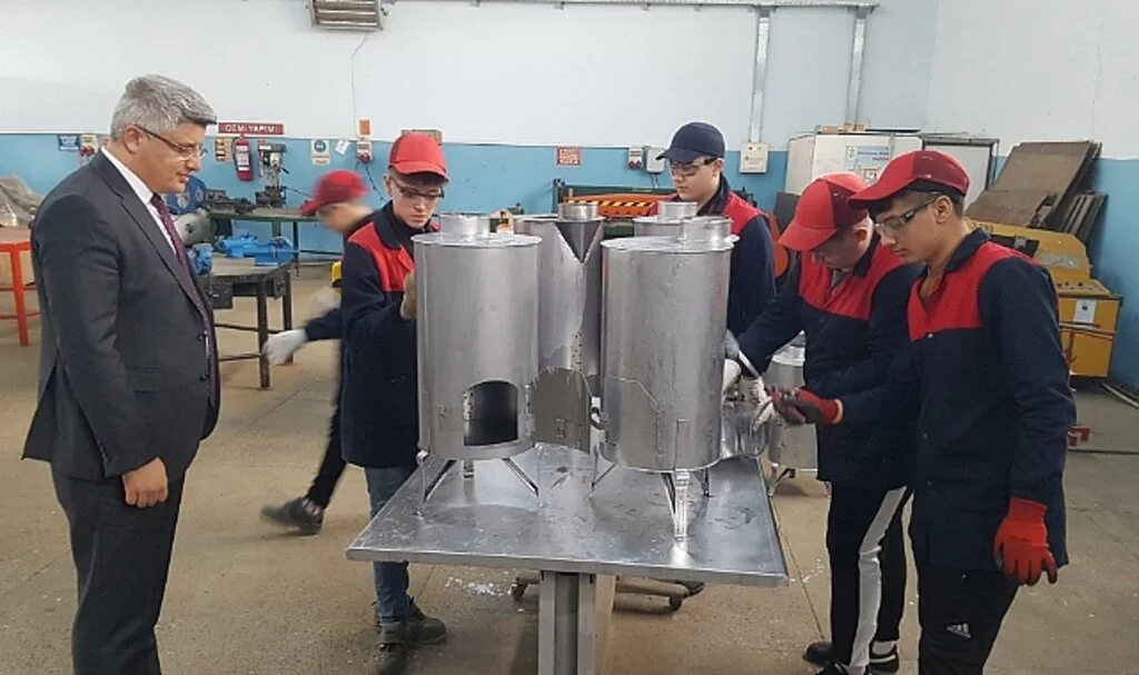 Tatil Yapmadılar Afet Bölgesine Soba Ürettiler  