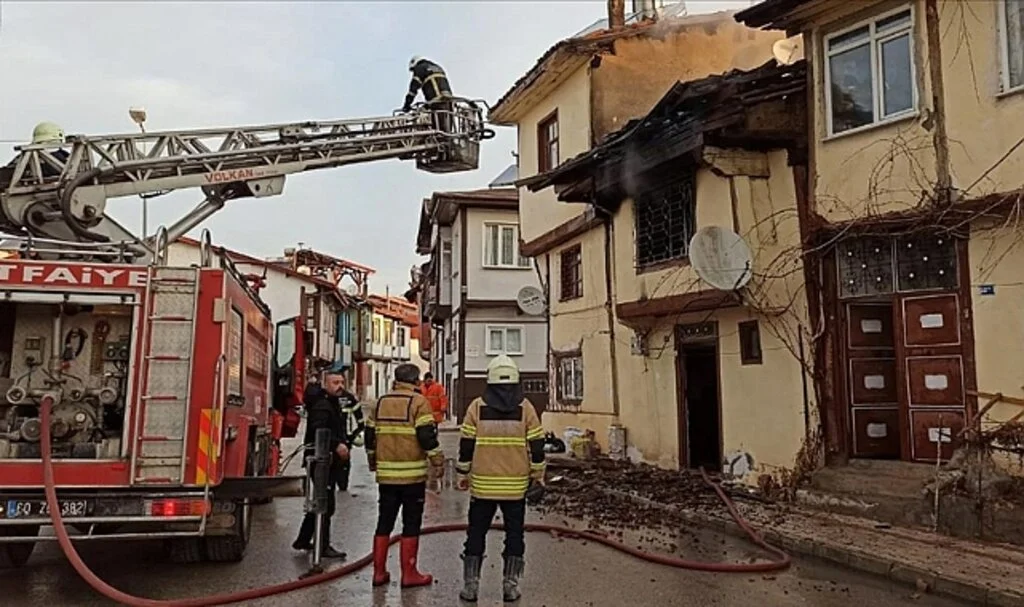 Tokat'ta Evde Çıkan Yangında 3 Kişi Öldü, 1 Kişi Yaralandı