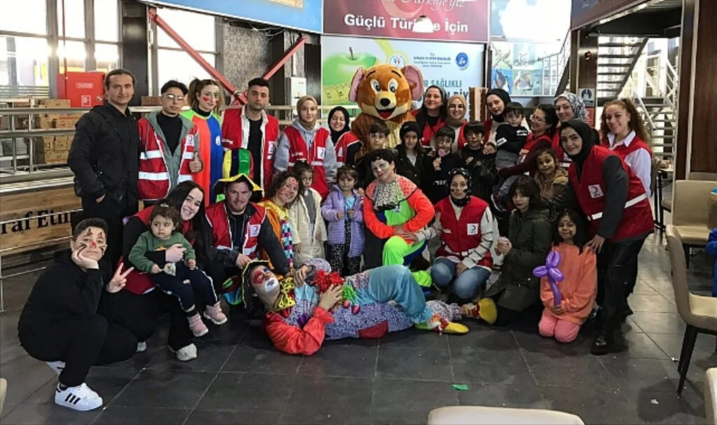 Türk Kızılayı Samsun Şubesi Yaraları Sarıyor 