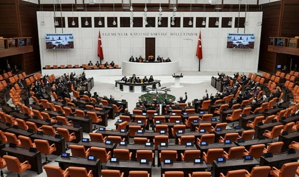 Vekiller Maaşlarını Depremzedelere Bağışlıyor