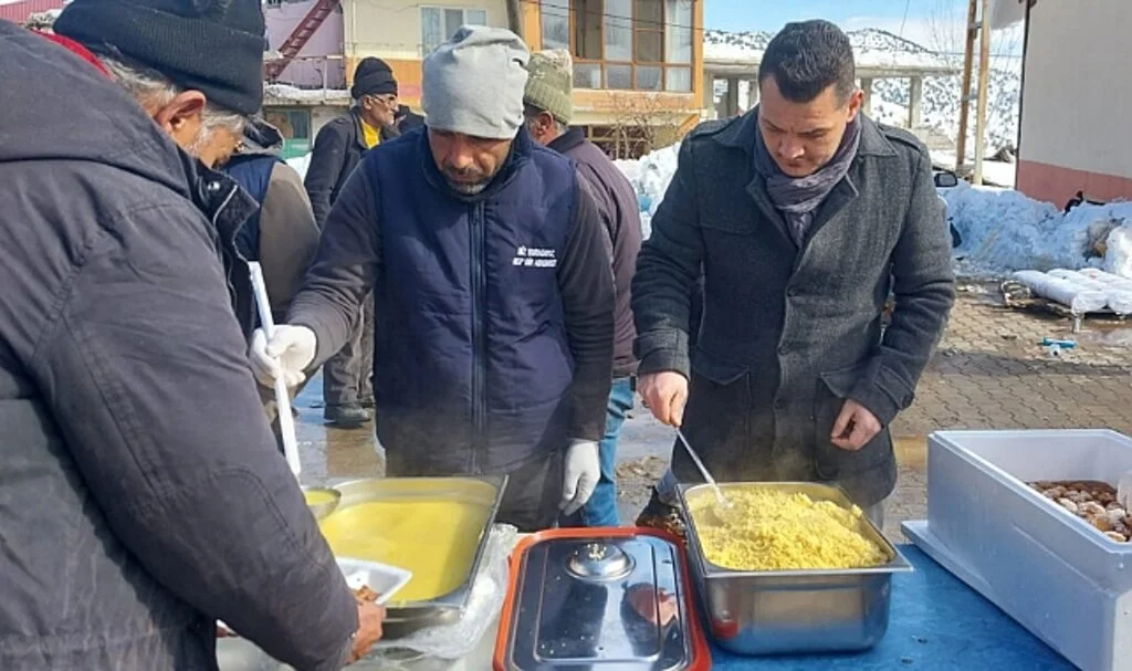 Vezirköprü'de Pansiyonlu Okullardan Deprem Bölgesine Yemek Yardımı